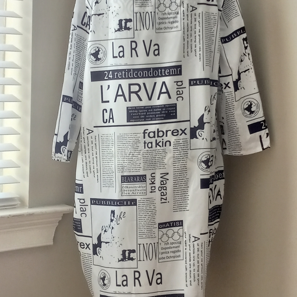 NWOT WOMEN'S NEWSPRINT DRESS